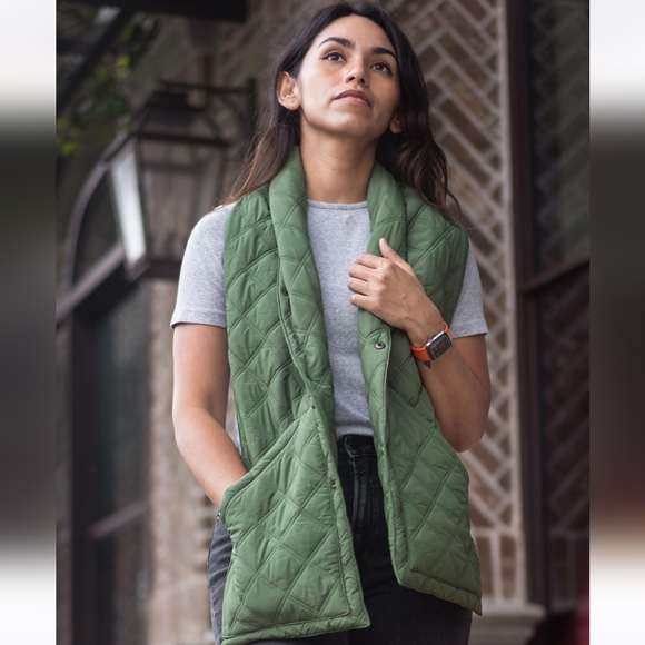 Puffer Hug 418 Scarf. Three pocket puffer scarf, vest - Picture 7 of 11